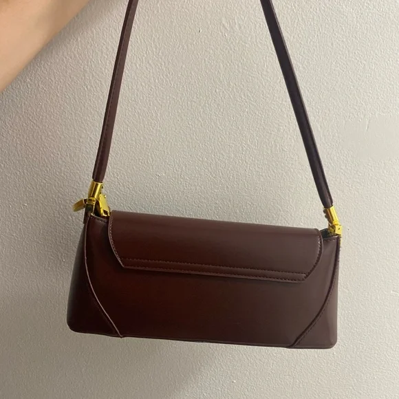 Classic Brown Leather Shoulder Bag with Gold Hardware - Picture 2 of 3